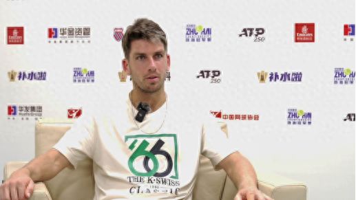 与装饰性皮 与装饰性皮